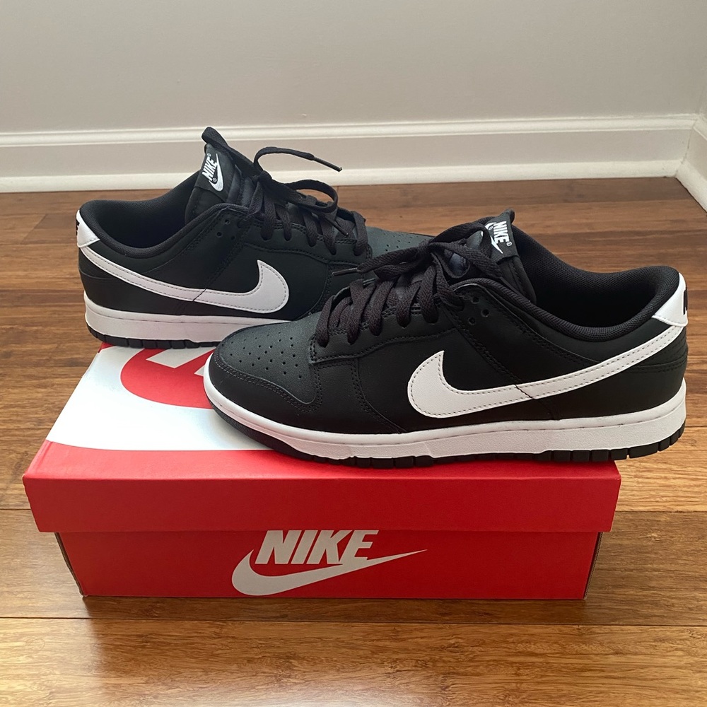 US Men’s 9.5 Reverse Panda Nike Dunks!